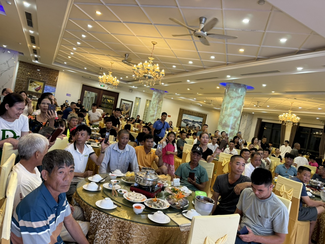 Thưởng thức những món ngon tại Cát Bà gắn kết tình cảm