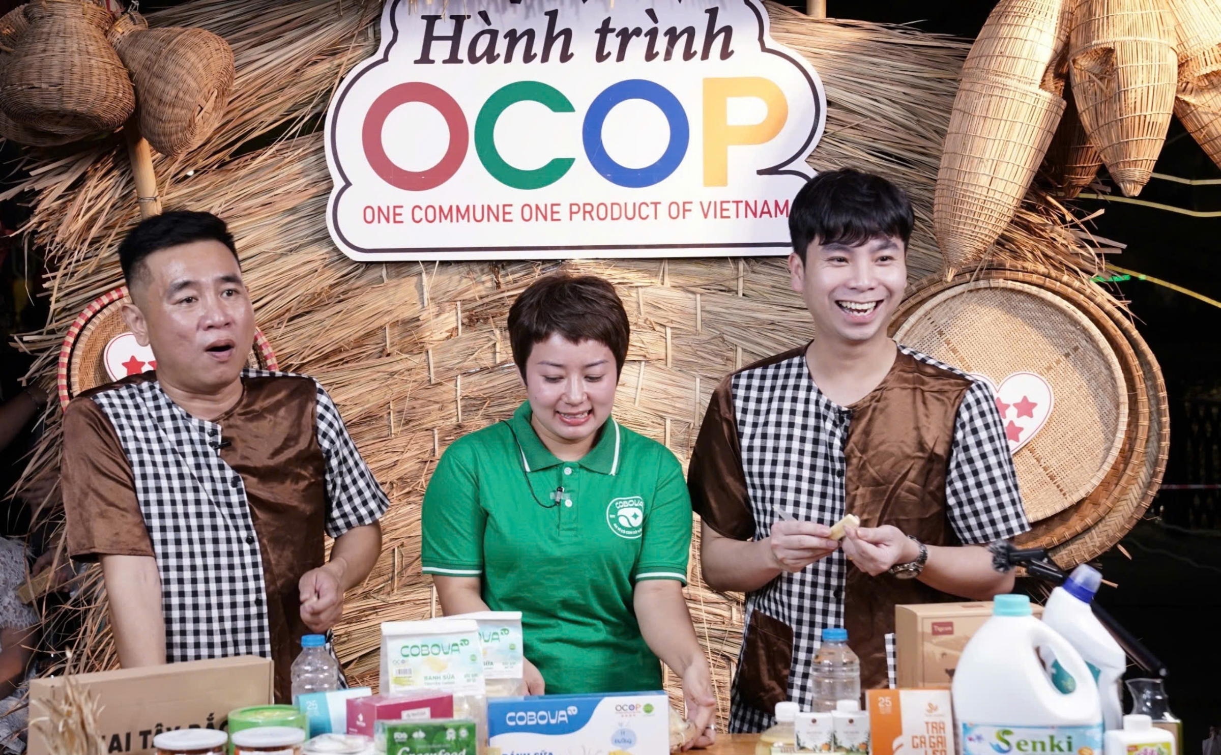 Anh Tiến Nguyễn và anh Nam Hoàng trong phiên Megalive 2/11